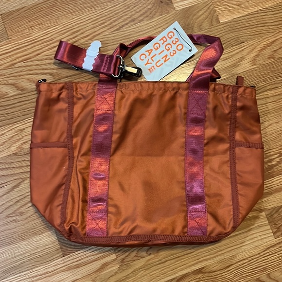 NWT George Gina & Lucy × Urban
Outfitters Bagflip Tote Bag - Picture 10 of 16